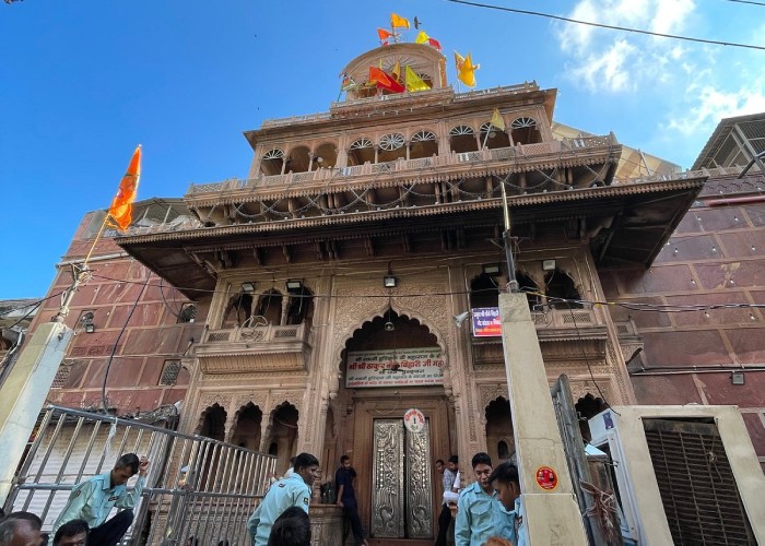 banke-bihari-temple-vrindavan-8